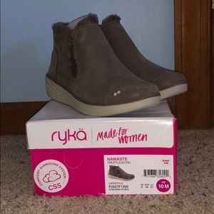 NWT Ryka Namaste booties size 10